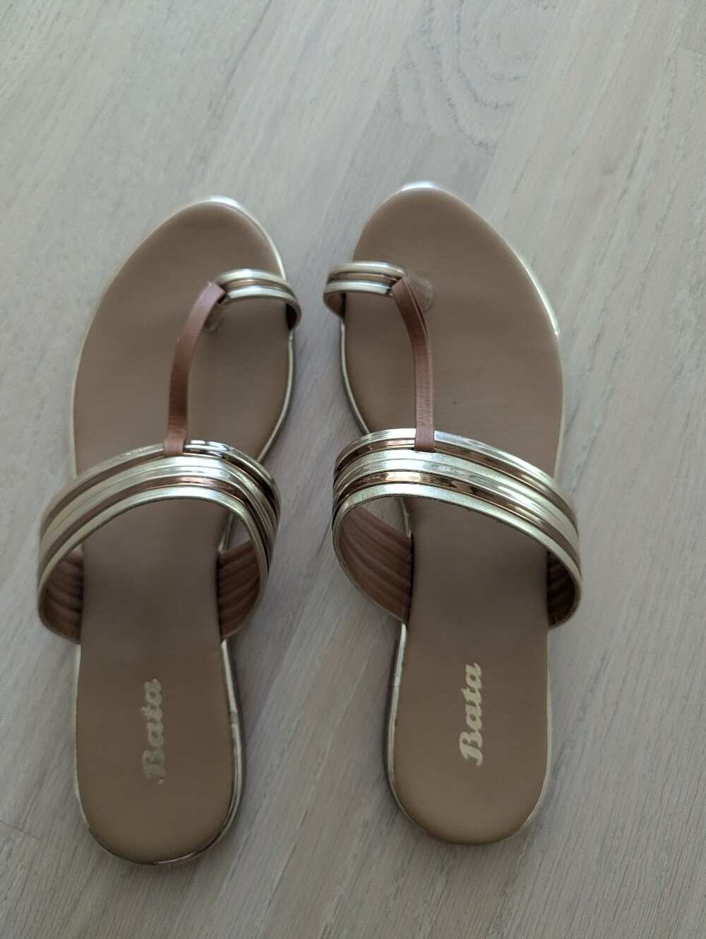 Women's Gold-Tone Thong Sandals - Beige Footbed -  US Size 7